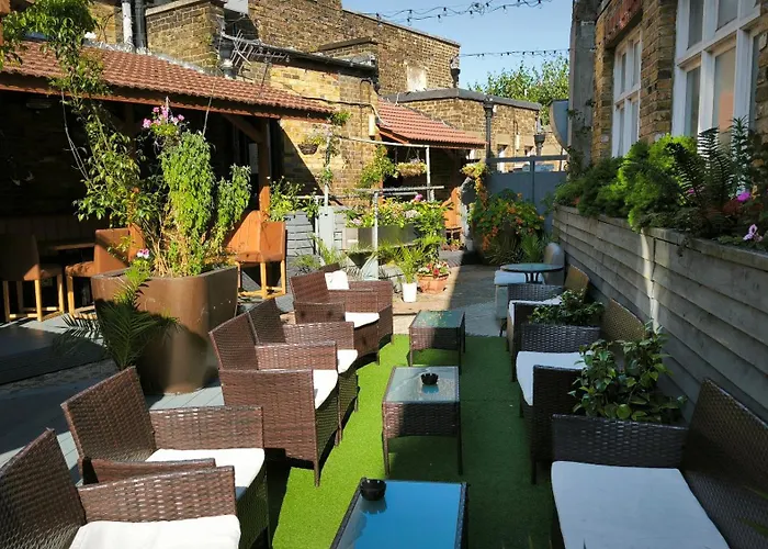 Oyo The Kilburn Arms Bed & Breakfast London